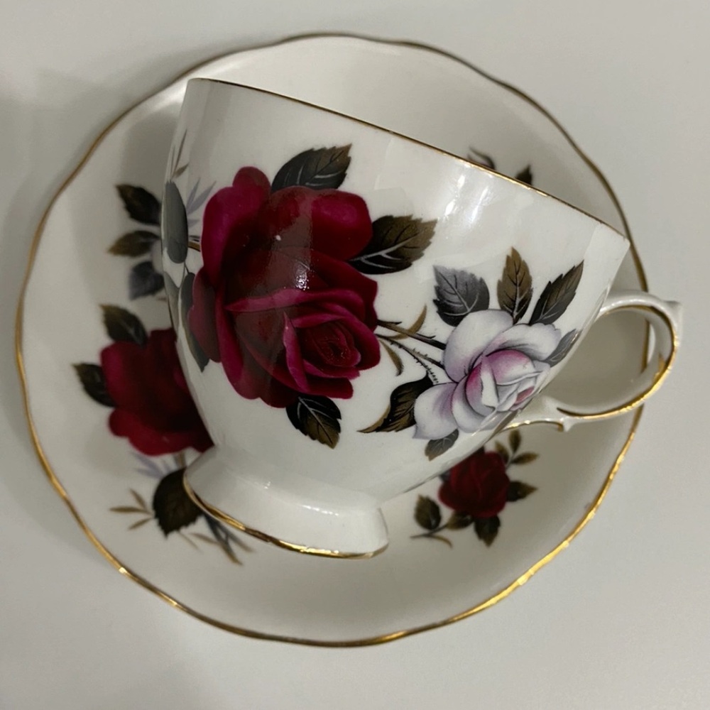 Vintage Colclough Red and Pink Gold Trim Teacup and Saucer 🥀